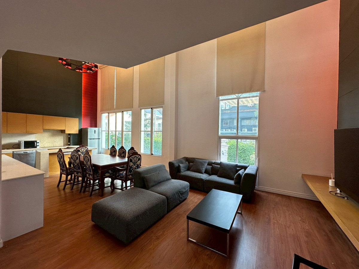 Luxury Townhouse in Thonglor | Large Living Space 386 Sq.m. Near BTS Thonglor | Large townhouse in Thonglor area, one of the Prime Residential Areas of Bangkok.