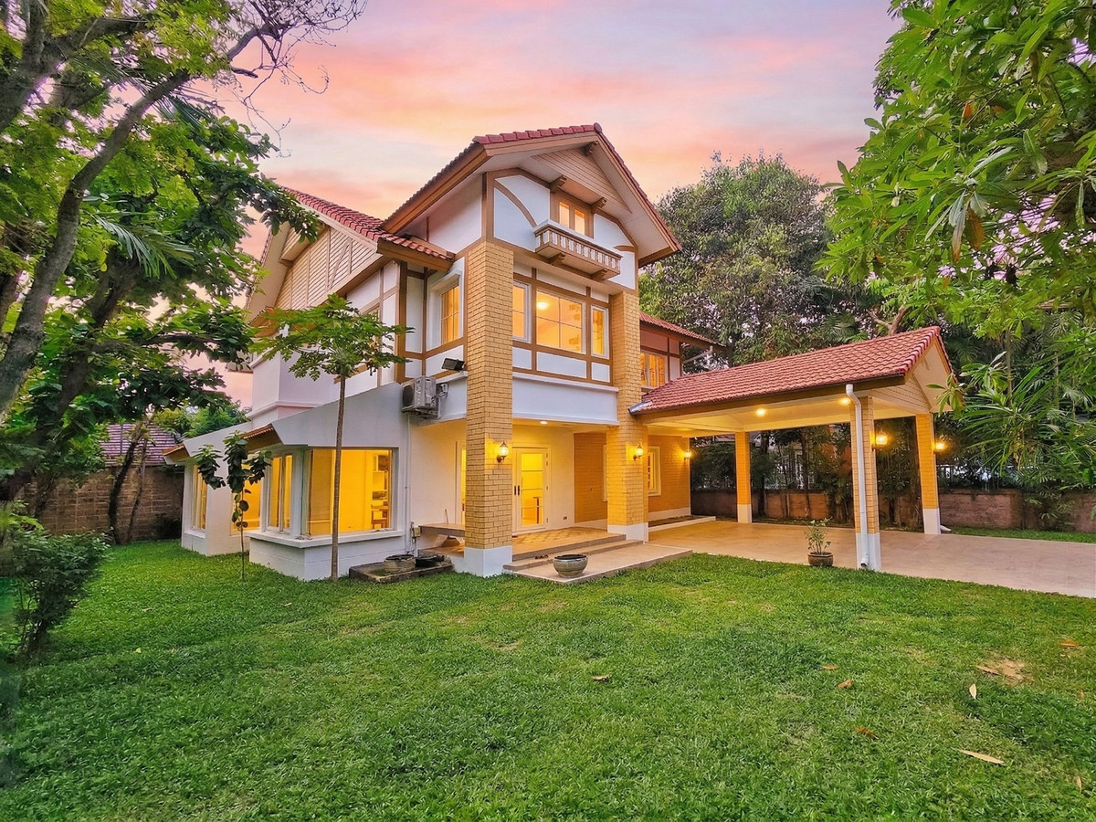 Luxury house for sale, Laddarom Ratchaphruek-Pinklao, 125.2 sq m, newly renovated, next to the main road, 4 bedrooms, parking for 4 cars, complete functions in one place.