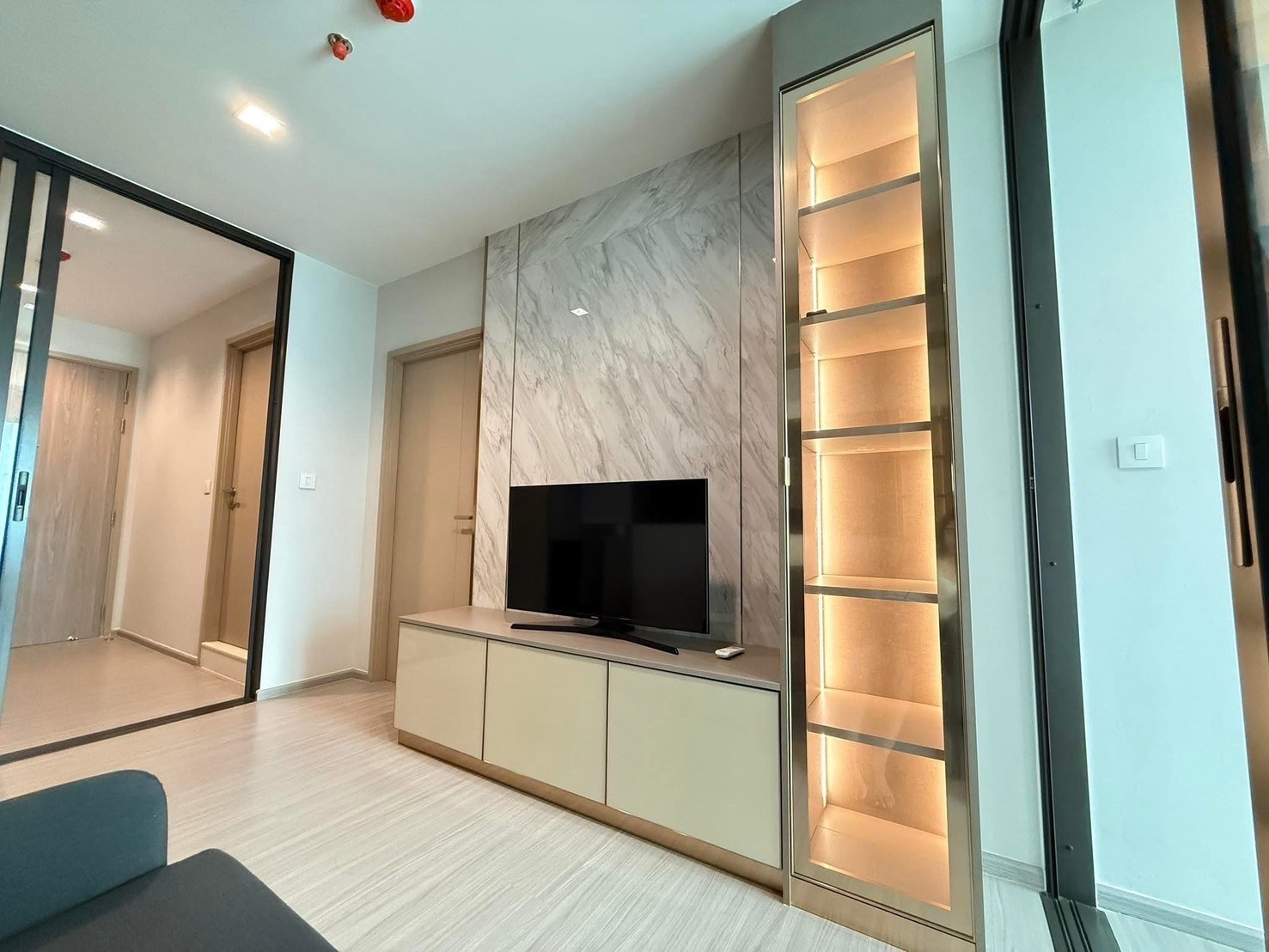 ให้เช่า คอนโด Life Sathorn Sierra 36ตรม. 19,000บ ตกแต่งสวย พร้อมเข้าอยู่ (เดินทางไปสาทรใน5นาที ติดbtsตลาดพลู150ม)  ขนาด 36ตรม. ชั้น17 ค่าเช่า19,000 สัญญา1ปี  1 Bedroom 1Multipurposeroom  1 Bathroom   – รูปที่ 2