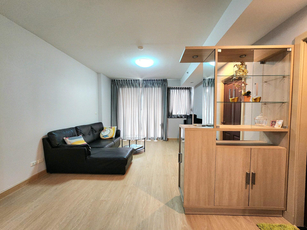 Room 100 sq m., good location, very cheap price, Sathorn area at Supalai Old Place Sathorn-Suanplu. Room 100 sq m., good location, very cheap price, Sathorn area at Supalai Old Place Sathorn-Suanplu.