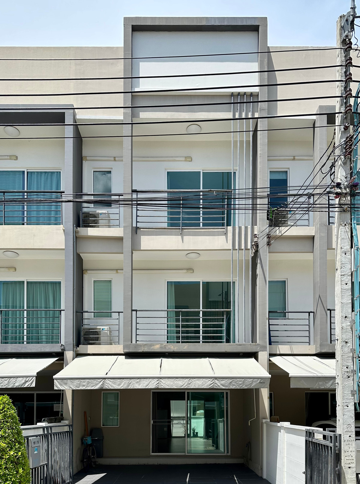 P0643/Townhome for rent Baan Klangmuang Sukhumvit 77, Sukhumvit location, can move in immediately. – รูปที่ 2
