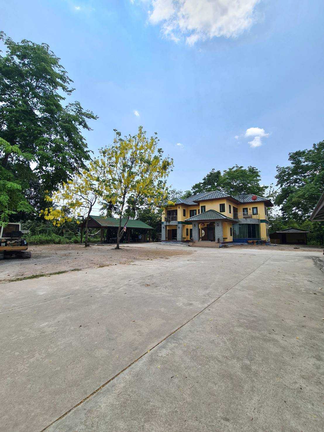 Beautiful land for sale Good environment, convenient travel, Khlong Mai, Nakhon Pathom Province. Beautiful land for sale Good environment, convenient travel, Khlong Mai, Nakhon Pathom Province.