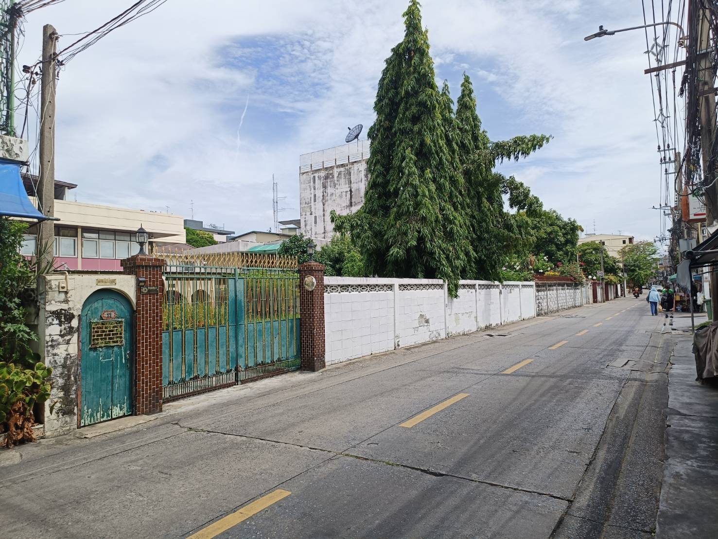 Land for sale, Soi Sathu Pradit 34, Yannawa District, Bangkok. Land for sale, Soi Sathu Pradit 34, Yannawa District, Bangkok.