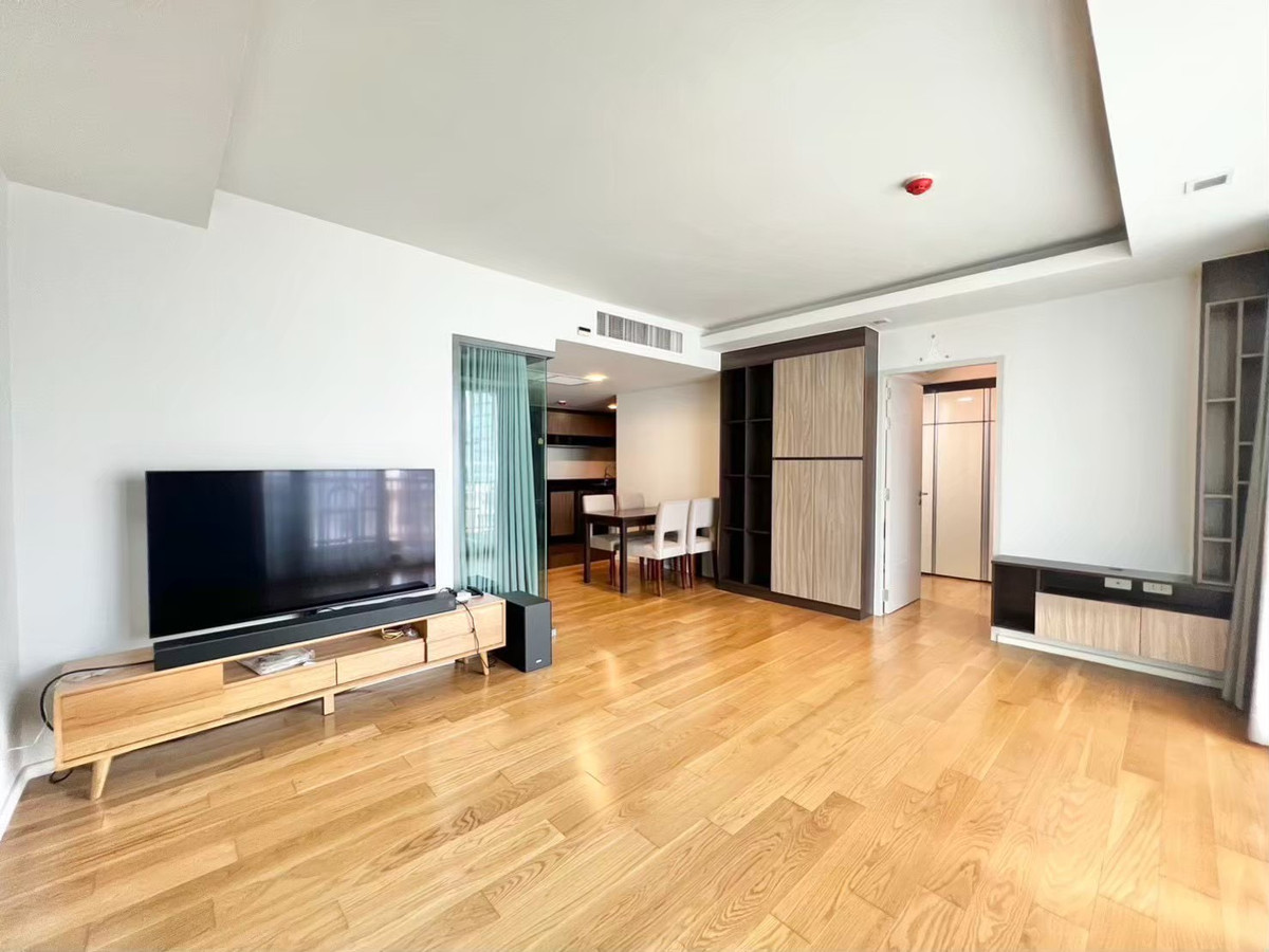 Focus Ploenchit Sukhumvit Soi 2 (Low Rise Condo)