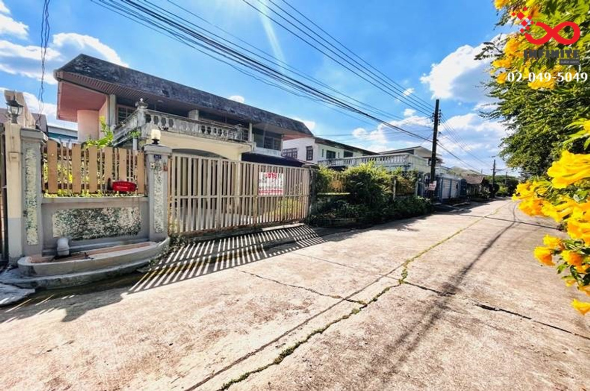2-story detached house for sale, 80 sq m., Dee Somchok Village, Lat Phrao 107, Bang Kapi.