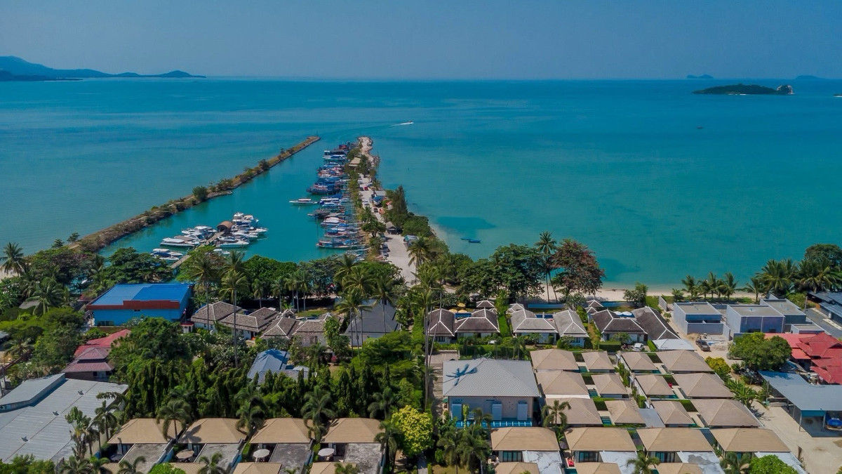 📌 ขายโรงแรม Pool Villas ทุกหลังติดหาดในสมุย , 10 ไร่ , 56 Villas 

📌 Selling : Pool Villa Hotel close to the beach in Samui , 10 Rai , 56 Villas 

🔥🔥Selling Price : 790,000,000 THB 🔥🔥 

𝗪𝗲 𝗮𝗿𝗲 𝗝𝘂𝘇𝗺𝗮𝘁𝗰𝗵 𝗣𝗮𝗿𝘁𝗻𝗲𝗿 , 𝘄𝗶𝗹𝗹 𝗵𝗲𝗹𝗽 – รูปที่ 4