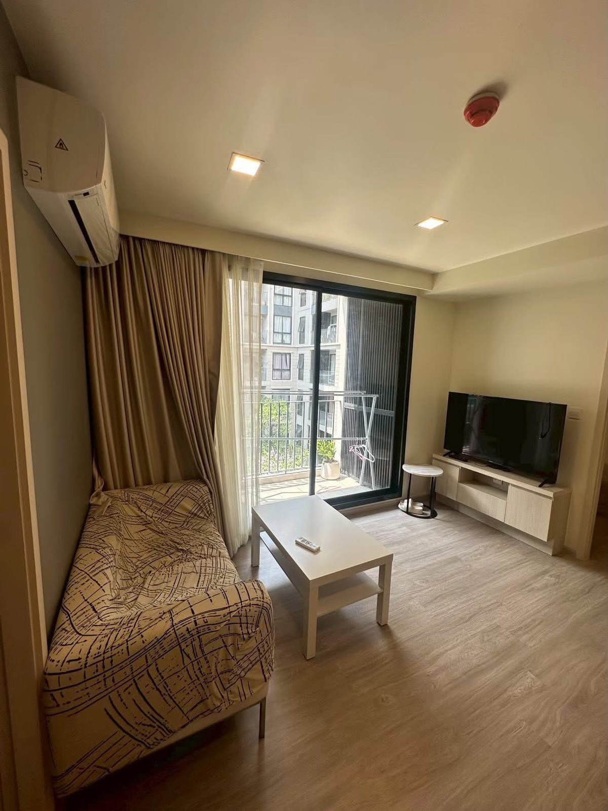♻️ For Rent ปล่อยเช่า  Maestro 03 Ratchada - Rama 9 (มาเอสโตร 03 รัชดา - พระราม 9) -ห้องใหญ่ วิวสระ 2 bed Add Line 🆔 : @glorious1 โทร 099 498 2461 Golf (กอล์ฟ) – รูปที่ 4