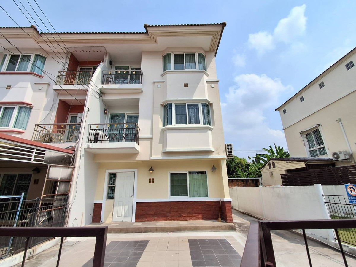 For rent, 3-story townhome, Supalai Ville Laksi-Don Mueang (corner house), 3 bedrooms, 3 bathrooms, 2 parking spaces, 25,000/month, ready to move in.