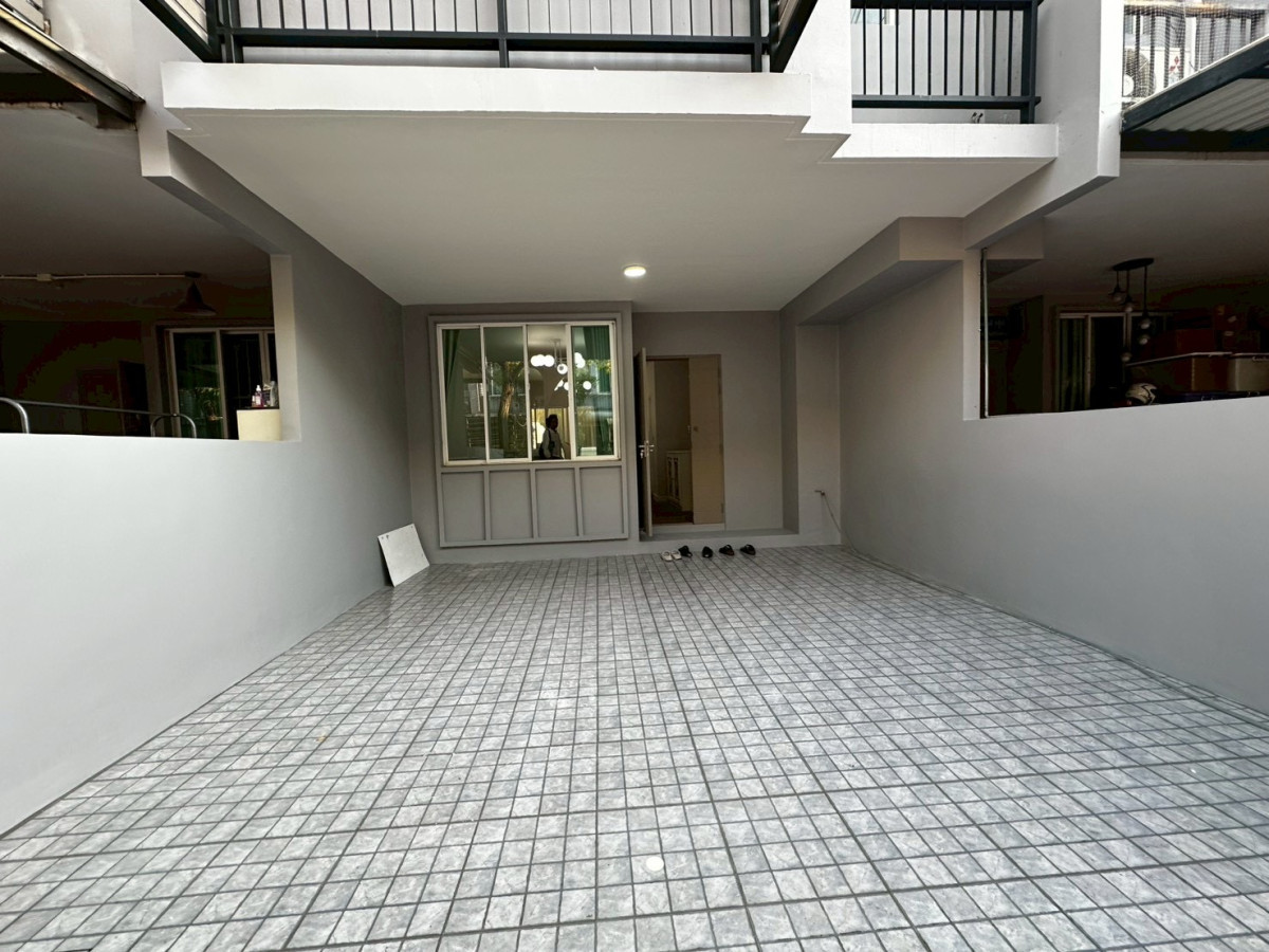 For Sale Townhouse/Townhome , Areeya Daily Kaset-Nawamin , wide frontage , newly renovated , Chorakhe Bua , Lat Phrao , Bangkok , CX-152934 Description For Sale Townhouse/Townhome , Areeya Daily Kaset-Nawamin , wide frontage , newly renovated , Chorakhe Bua , Lat Phrao , Bangkok , CX-152934 Description