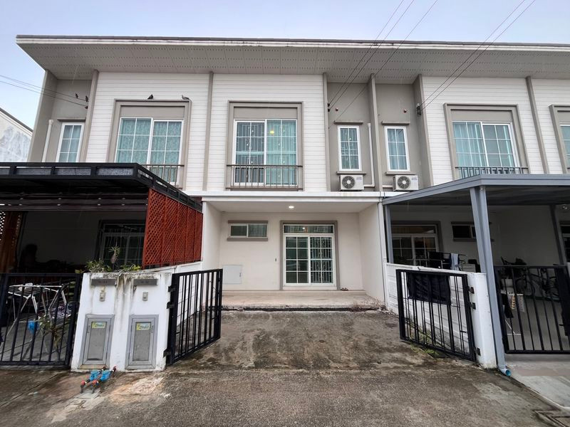 🔥 2-story townhouse for sale Q District Suksawat 76 Wongwaen-Rama 3 Q District Suksawat 76 Wongwaen - Rama 3 ✨ Beautiful house with furniture, free transfer, free down payment.