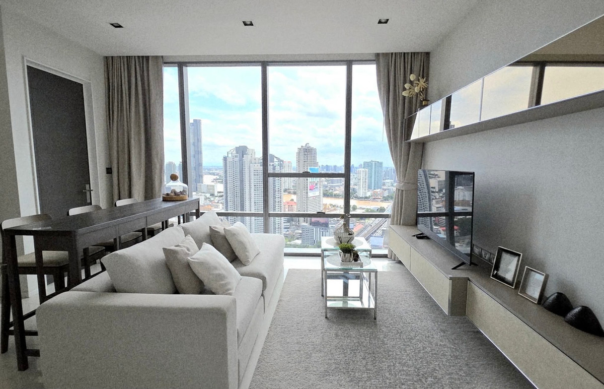 The Bangkok Sathorn condominium50 m. to BTS Surasak / 64.7 sqm High floor, Stunning view 🌃