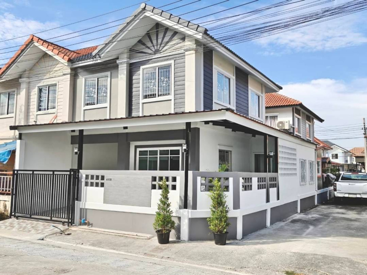 Townhouse for sale, Pruksa 33, Wat Lat Pladuk, corner house, 22 sq m, newly decorated with furniture, free transfer. Townhouse for sale, Pruksa 33, Wat Lat Pladuk, corner house, 22 sq m, newly decorated with furniture, free transfer.