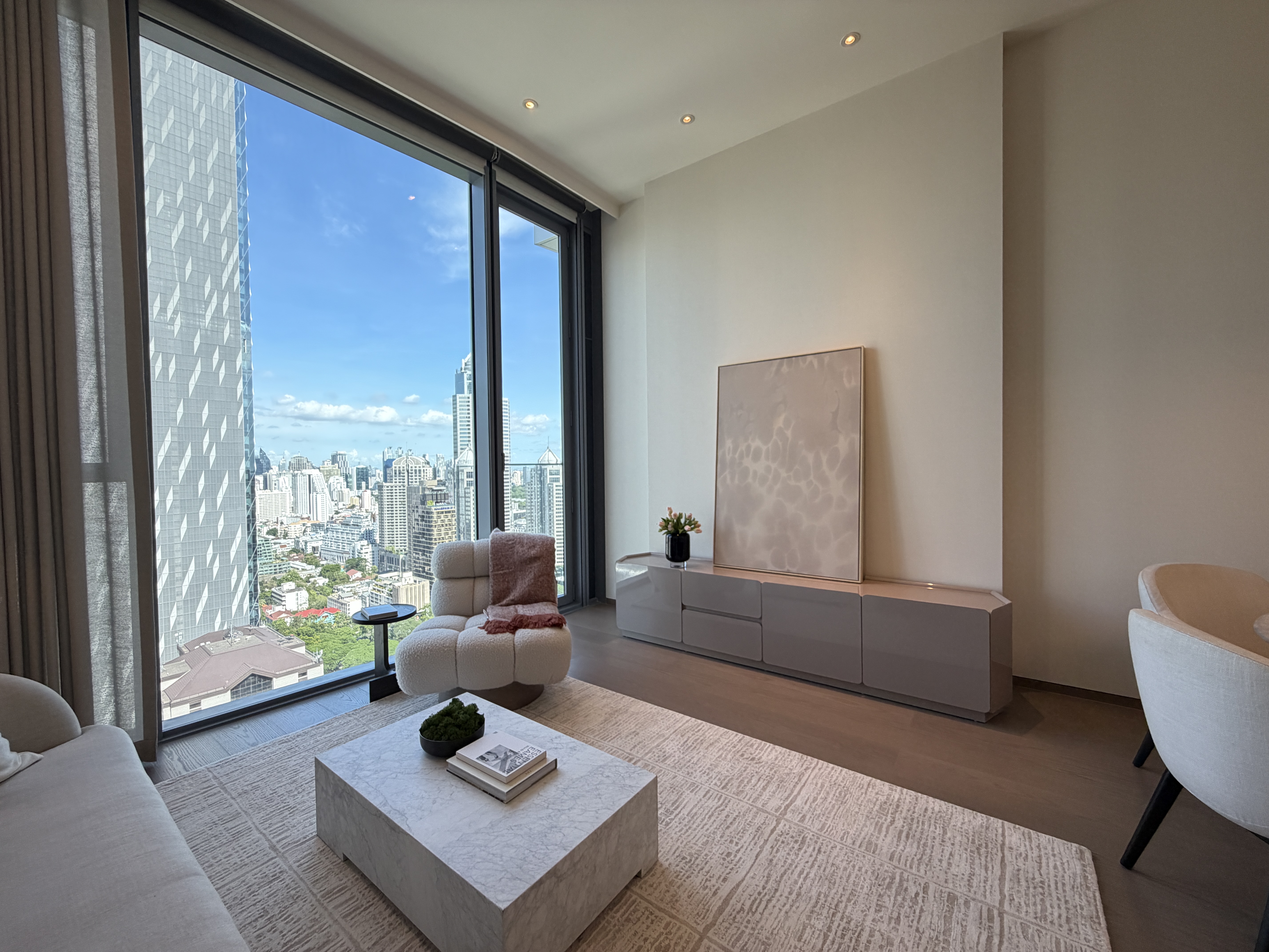 SCOPE Langsuan 1 bedroom, fully furnished, ready to move in. Premium furnishings by Chanintr SCOPE Langsuan 1 bedroom, fully furnished, ready to move in. Premium furnishings by Chanintr