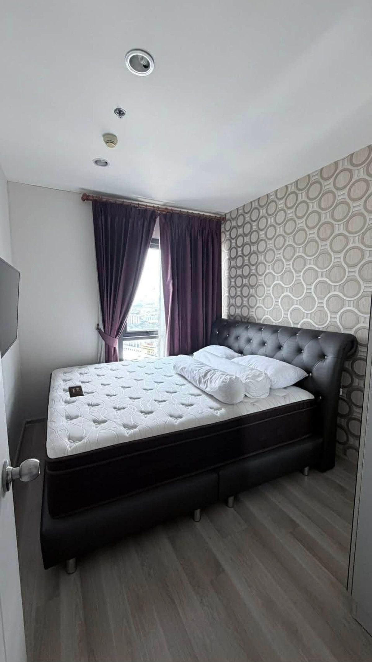 🔥Condo for sale, corner room, high floor, open view, not blocked 🌳 Centric Ratchada - Huai Khwang Centric Ratchada - Huai Khwang, location next to MRT Huai Khwang.