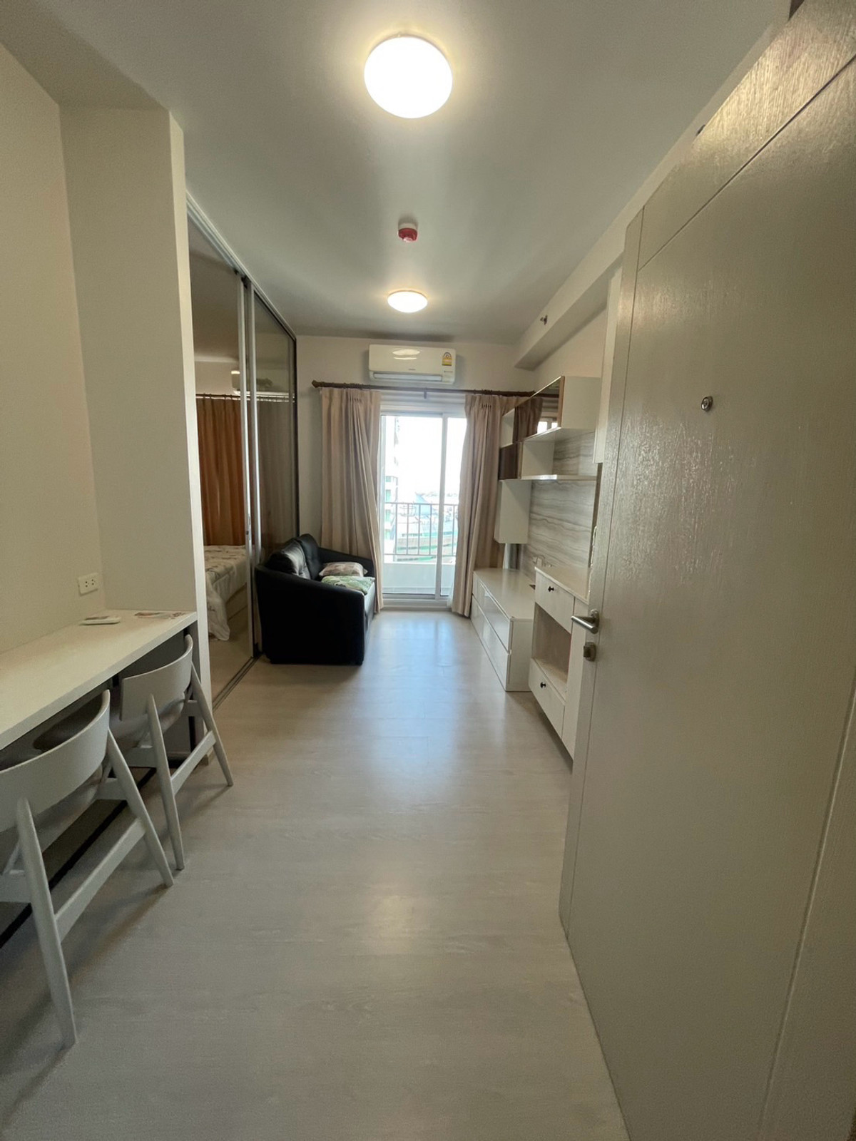 Urgent sale! Chapter One Shine Bang Pho, fully furnished, ready to move in, very new room, more beautiful than the sample room, in excellent condition, never rented out. The almost never stays. Room near the elevator View of the city and Chao Phraya Urgent sale! Chapter One Shine Bang Pho, fully furnished, ready to move in, very new room, more beautiful than the sample room, in excellent condition, never rented out. The almost never stays. Room near the elevator View of the city and Chao Phraya