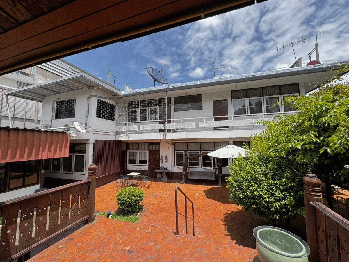95873 - Land for sale with golden teak house. In the heart of Chiang Mais prime location 95873 - Land for sale with golden teak house. In the heart of Chiang Mais prime location