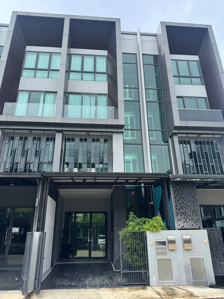 ขายโฮมออฟฟิศ 4 ชั้นระดับพรีเมียม JW Urban Home Office ย่านดอนเมือง-สรงประภา พร้อมลิฟต์แก้วส่วนตัว ตกแต่งครบพร้อมใช้งาน