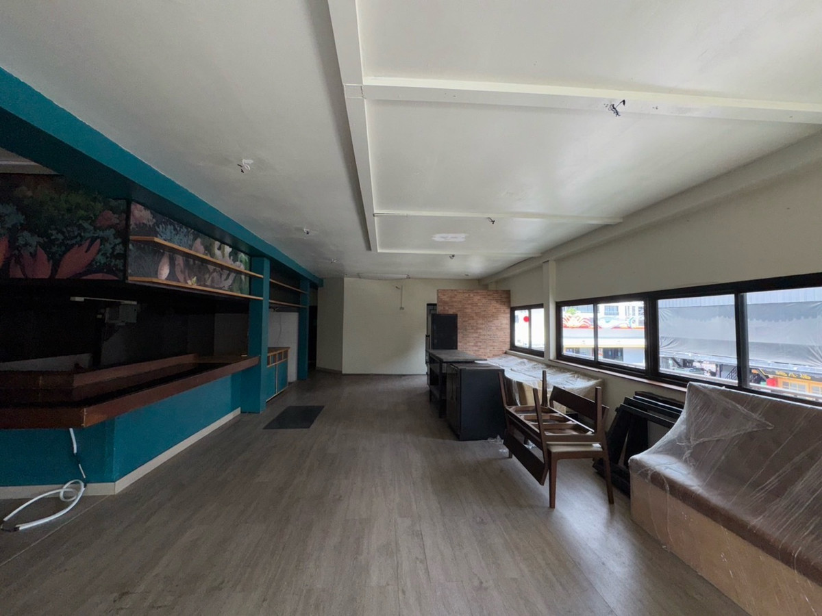 Business area, 2nd floor, size 144 square meters @ Thonglor, Sukhumvit 55, Bangkok, has parking, suitable for every business. Business area, 2nd floor, size 144 square meters @ Thonglor, Sukhumvit 55, Bangkok, has parking, suitable for every business.