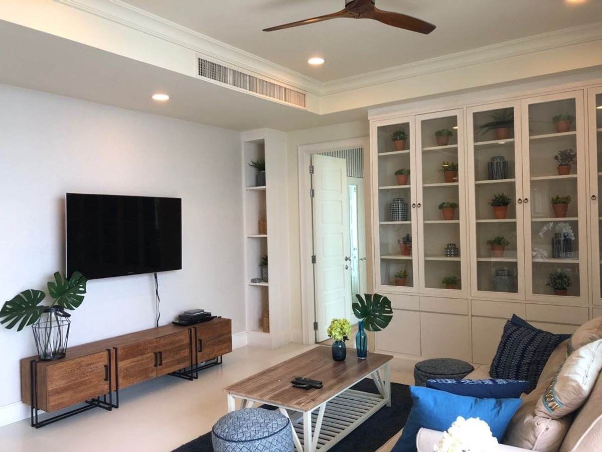 ✨Royce Private Residences✨2 beds 2 baths, Size 112 sqm., near BTS / MRT Phromphong (1.4 km) Tel.0982645161 ✨Royce Private Residences✨2 beds 2 baths, Size 112 sqm., near BTS / MRT Phromphong (1.4 km) Tel.0982645161