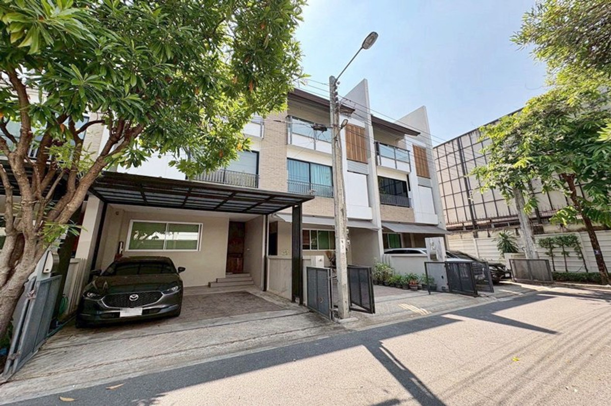 3-story townhome for sale, Private Nirvana Life Exclusive, Nawamin 111 - Pradit Manutham, near the expressway.