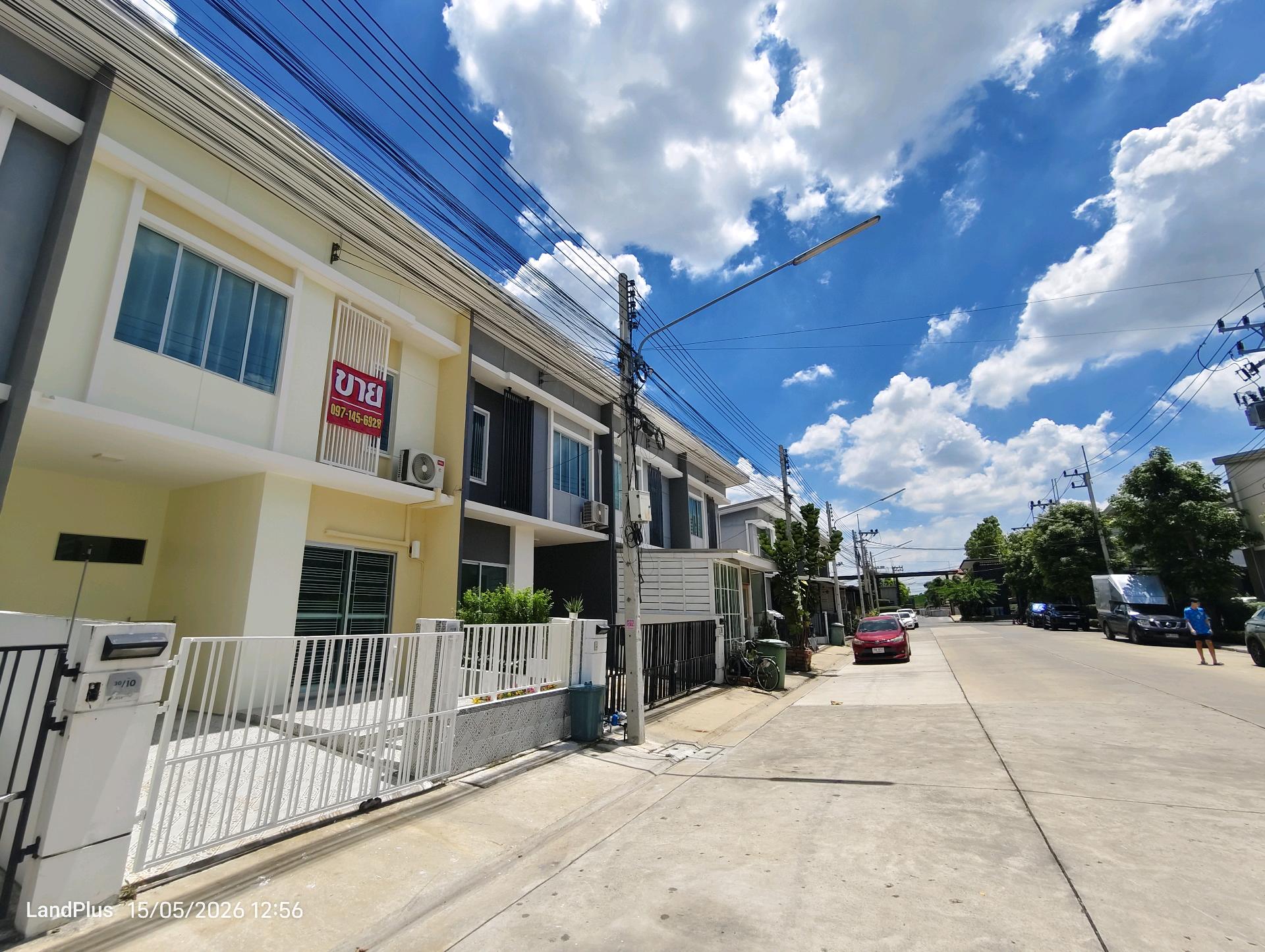 Townhouse for sale, Pruksa Ville 100, Ton Project Road. Townhouse for sale, Pruksa Ville 100, Ton Project Road.