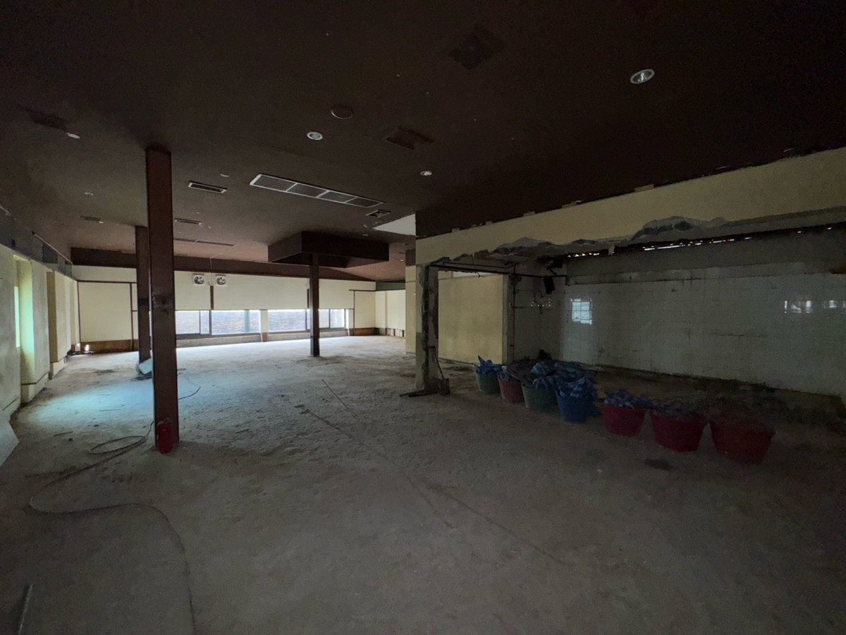Business space 180 square meters, 3rd floor, Soi Thonglor, Sukhumvit 55, has parking, good location. Business space 180 square meters, 3rd floor, Soi Thonglor, Sukhumvit 55, has parking, good location.