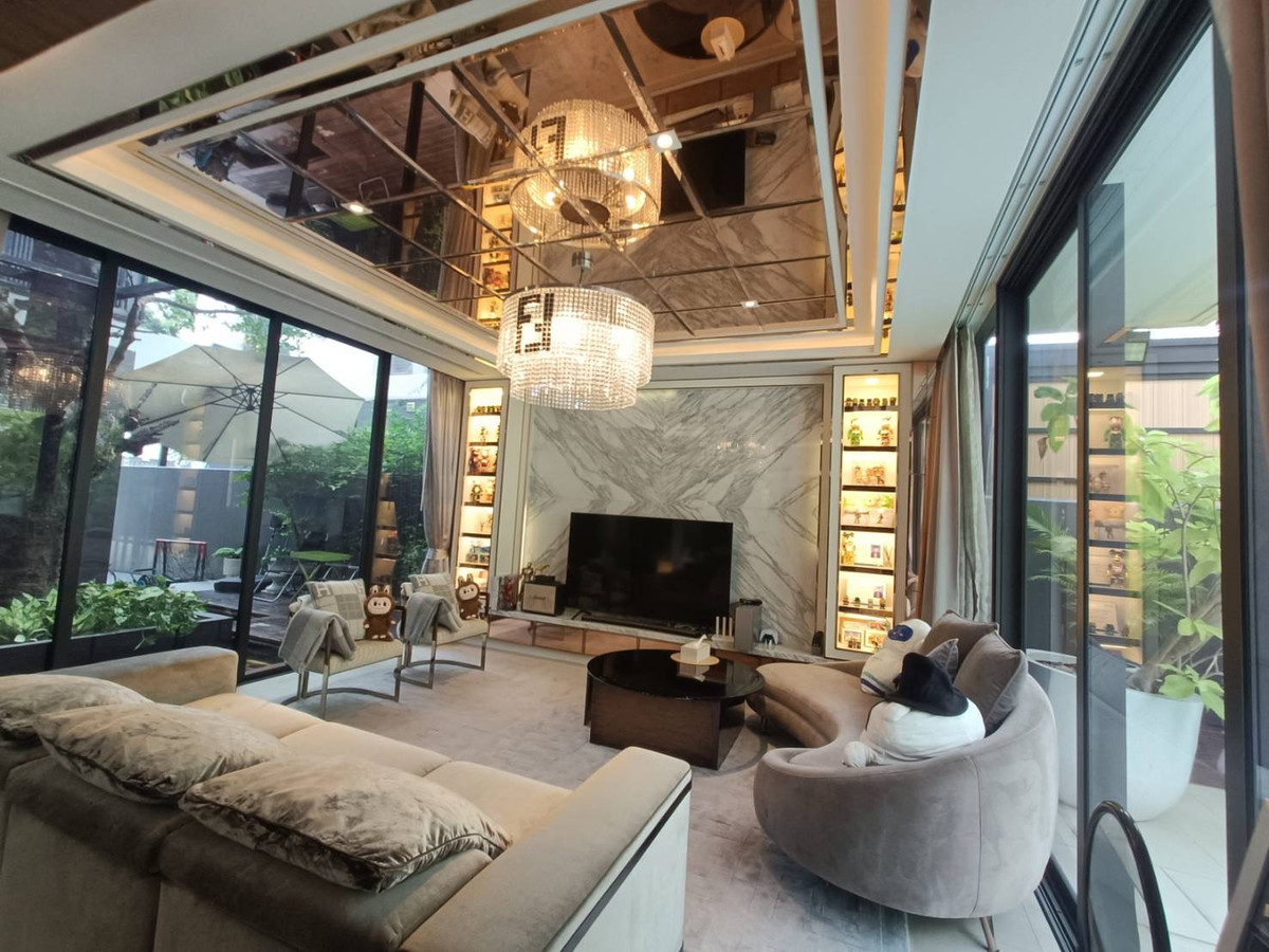 ★Luxury house for sale at a price of 41 million baht with an elevator and private swimming pool. The atmosphere is very quiet. Close to shopping and surrounded by food sources. @The Urban Reserve Rama 9-Motorway ★Luxury house for sale at a price of 41 million baht with an elevator and private swimming pool. The atmosphere is very quiet. Close to shopping and surrounded by food sources. @The Urban Reserve Rama 9-Motorway