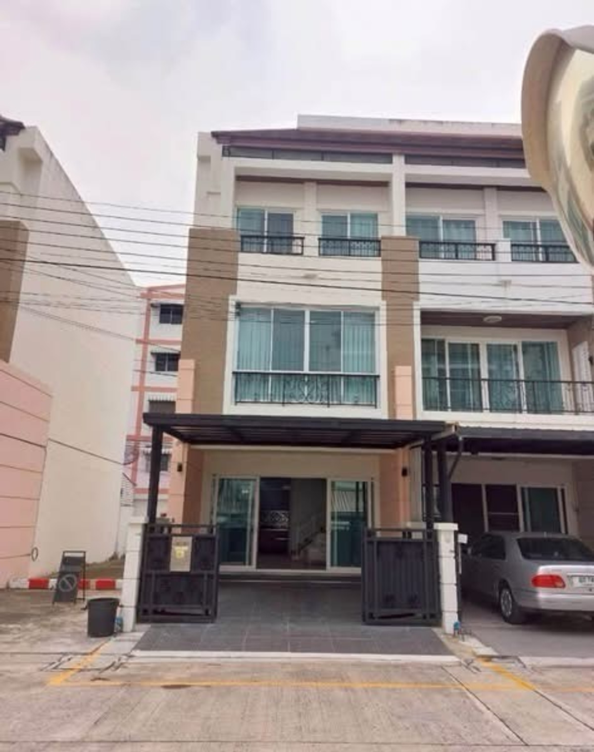 ✨ House for Rent
📌 Available in mid-June
Project :Baan Klang Muang Rama 3 - Suksawat ✨ House for Rent
📌 Available in mid-June
Project :Baan Klang Muang Rama 3 - Suksawat