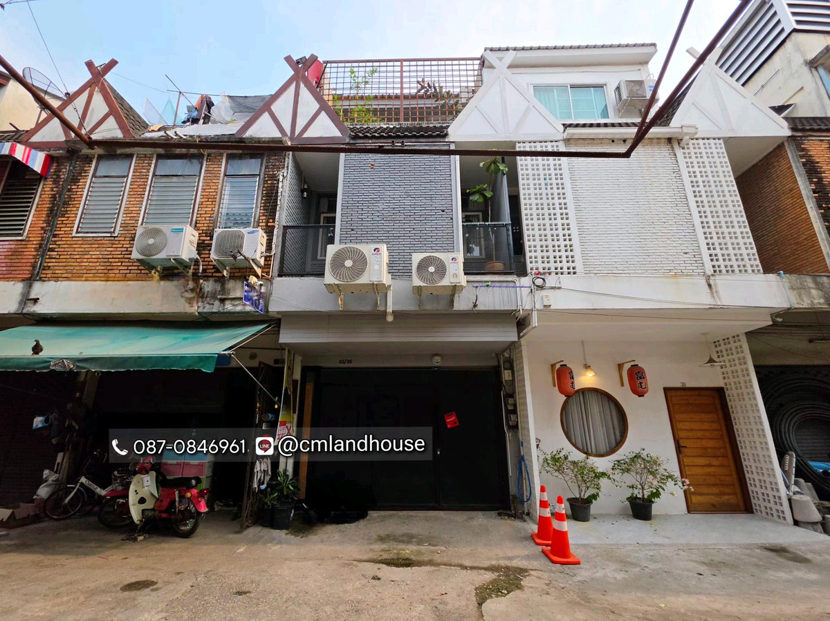Townhome decorated, prime location, inner city moat area. Old Quarter Near Buak Haad Park Near Sunday Walking Street Near Wualai Walking Street Just 50 meters from the city moat, in the heart of Chiang Mais tourist district. Townhome decorated, prime location, inner city moat area. Old Quarter Near Buak Haad Park Near Sunday Walking Street Near Wualai Walking Street Just 50 meters from the city moat, in the heart of Chiang Mais tourist district.