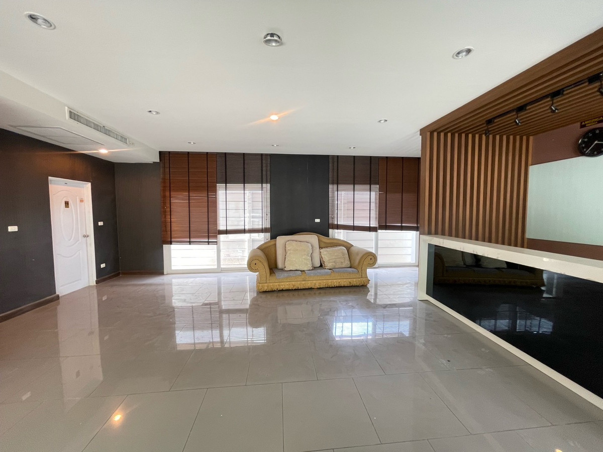 Office ทำเลดีที่สุดสำหรับธุรกิจขนส่งและนำเข้า-ส่งออก! เช่า Home Office ใกล้สุวรรณภูมิ 4 ชั้นเต็ม + ชั้นดาดฟ้า – รูปที่ 2