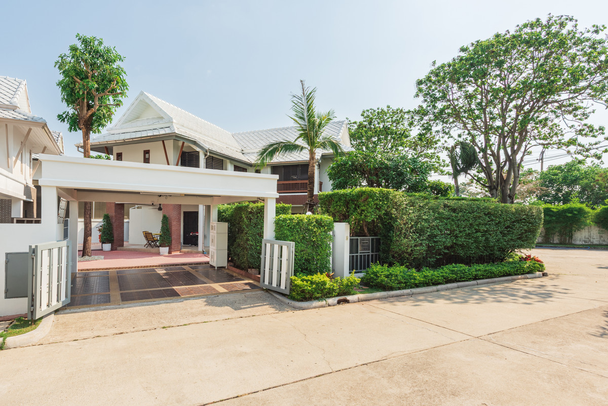 2-storey detached house, corner house, Noblewana Village ***  selling it himself ***