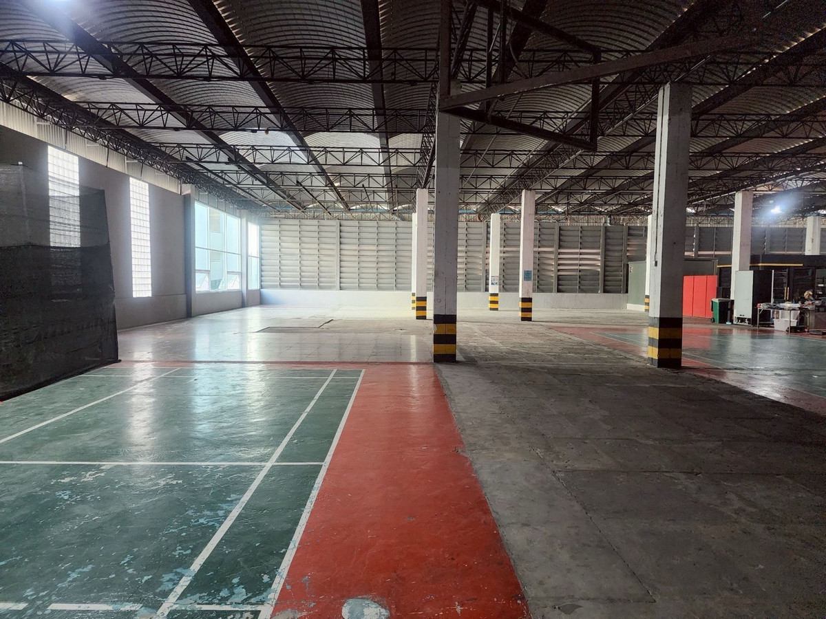 พื้นที่เช่า Sport Space เพดานสูง ใกล้ BTS นานา