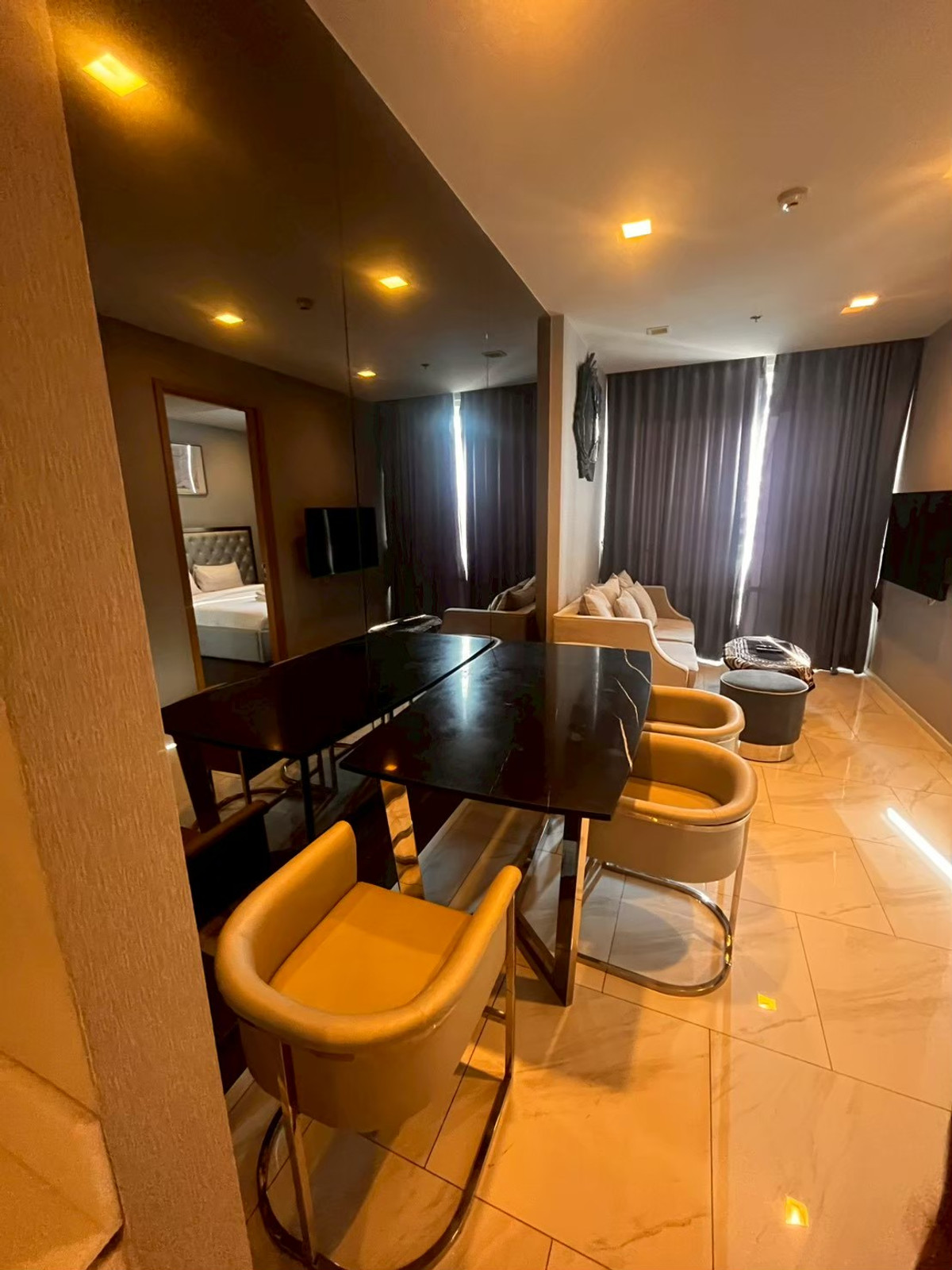 📢 For sale/rent luxury condo Hyde Sukhumvit 11 in the heart of the city, near BTS Nana. 📢 For sale/rent luxury condo Hyde Sukhumvit 11 in the heart of the city, near BTS Nana.