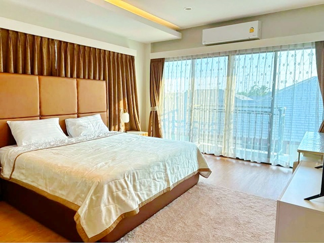 เฟอร์ครบ 6นอน 4ปีมีครั้ง กรุงเทพกรีฑา 800ม. พระราม9 Pool Villa สนามกอล์ฟ คฤหาสน์ 3ชั้น 6น้ำ ม.นานาชาติแสตมฟอร์ด 250ม. 200ตร.วา. 650ตร.ม. – รูปที่ 2