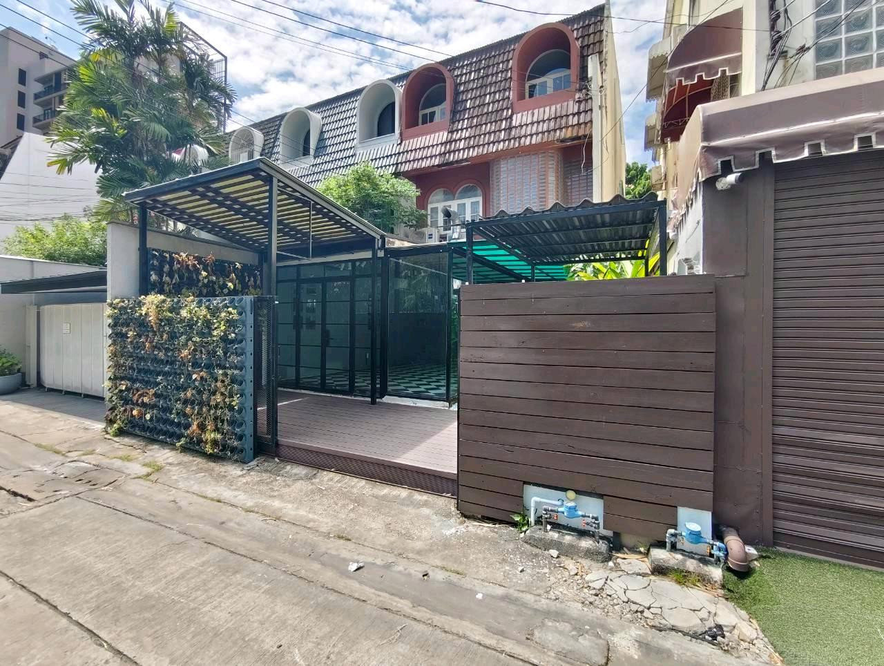 Home office for rent, Sathorn Soi 7.