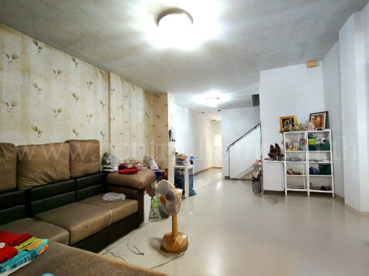 ทาวน์เฮ้าส์ 3 ชั้น หมู่บ้านไพโรจน์ โครงการ 5 บางนา ทำเลดี ราคาถูก – รูปที่ 3