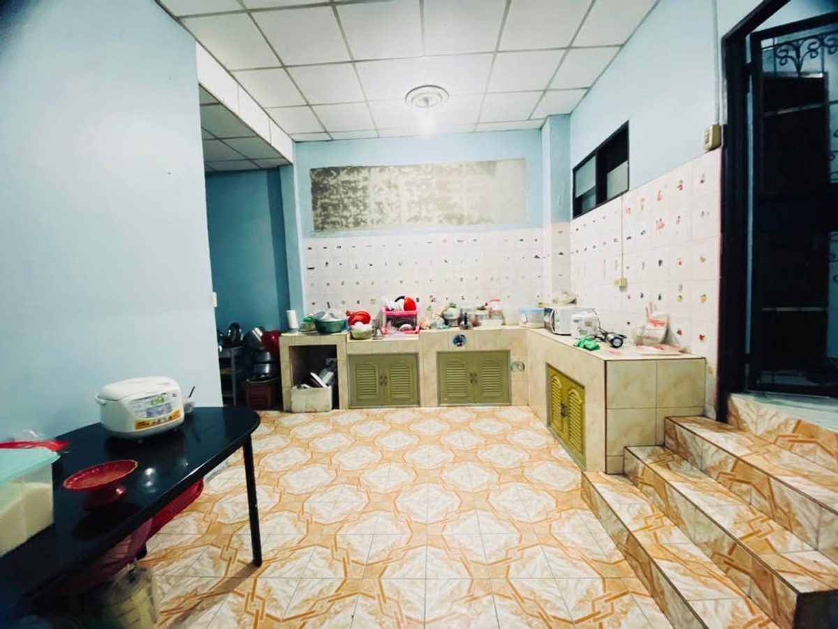 🔥ขายบ้านรุ่งโรจน์ ทาวน์โฮม 3ชั้น🏡 ต้นซอยทวีวัฒนา 36 ตรว.🟩 4 นอน 3 น้ำ 2.59 ลบ.❤️ ต่อรองได้นิดหน่อย✅ ✨ทำเลเจริญเดินทางสะดวกรถไม่ติด  ทำเล : ทวีวัฒนา47 - พุทธมณฑลสาย 3 ทาวน์โฮม 3 ชั้น หน้ากว้าง ✅พื้นที่ 36 ตรว. 4 นอน  3 น้ำ จอดรถ 2 คัน ✅ ใกล้เส้นถนนตัดให – รูปที่ 4