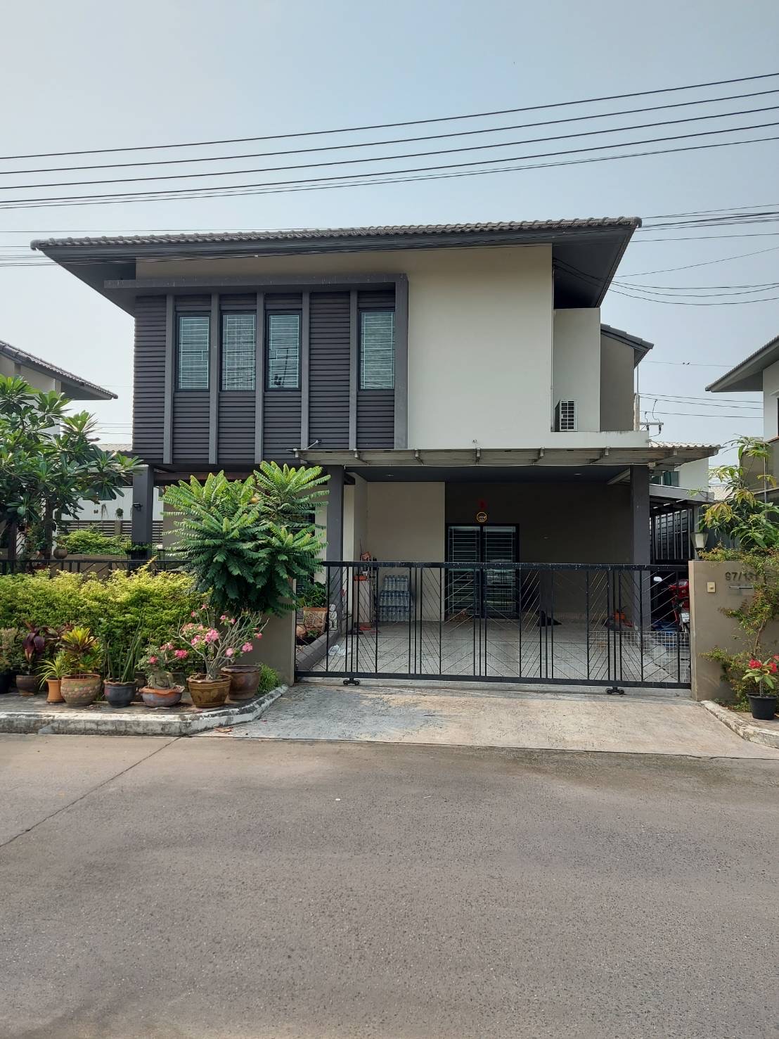 ขายด่วน! บ้านเดี่ยวคลองหลวง หมู่บ้านเลอมิวเรีย (Le Muria) 52 ตร.ว. 3 นอน 2 ที่จอด 176 ตร.ม. ติดถนนเมนกว้างมาก เดินทางสะดวก ใกล้ฟิวเจอร์พาร์ค ม.ธรรมศาสตร์ และตลาดไท – รูปที่ 2