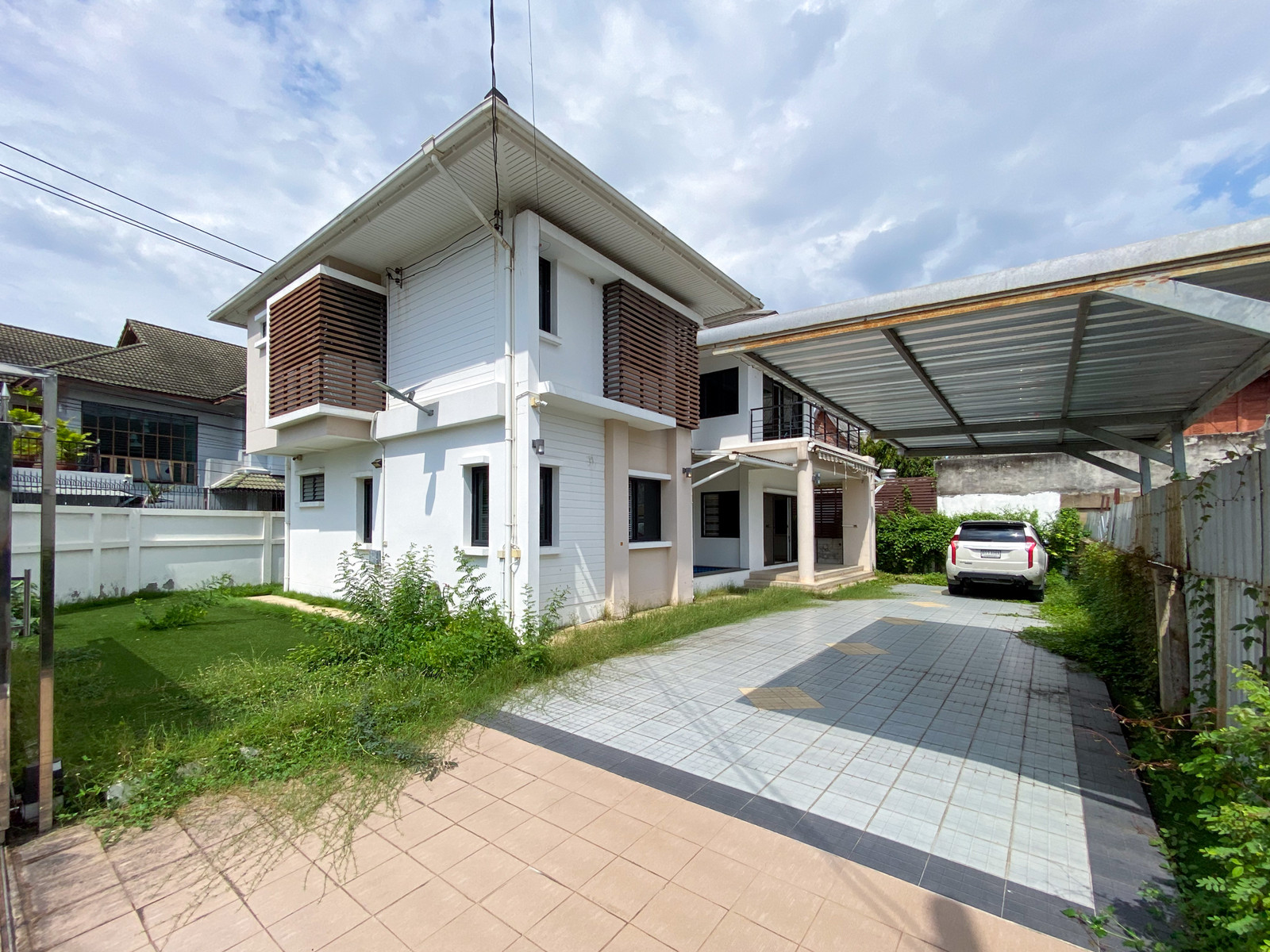 ขายบ้านเดี่ยว รัชดา ซอยเสนานิคม1 นอกจัดสรร 87ตรวา. 3นอน 4น้ำ 4จอด เพียง 12ล้าน!!
