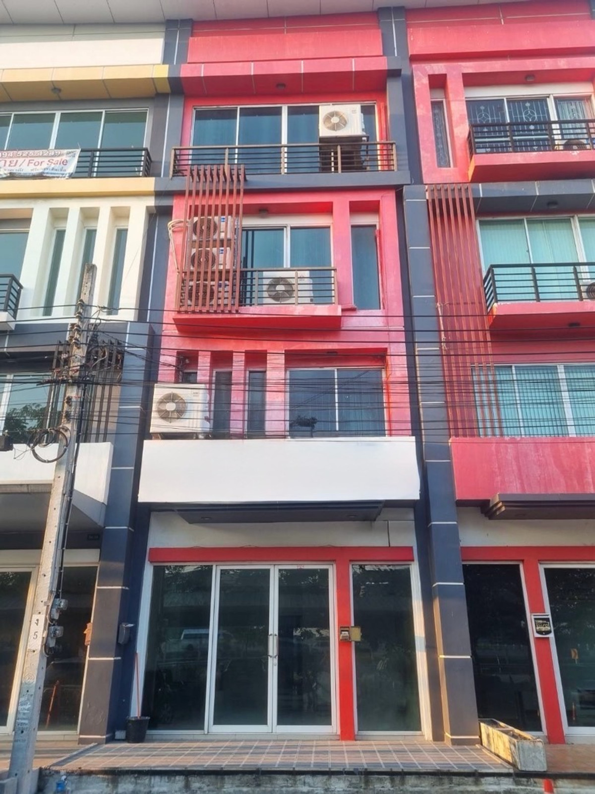 โฮมออฟฟิศ 4 ชั้น ทำเลใกล้สนามบินสุวรรณภูมิ เดินทางสะดวก เหมาะทำธุรกิจและลงทุน ปล่อยเช่าง่าย