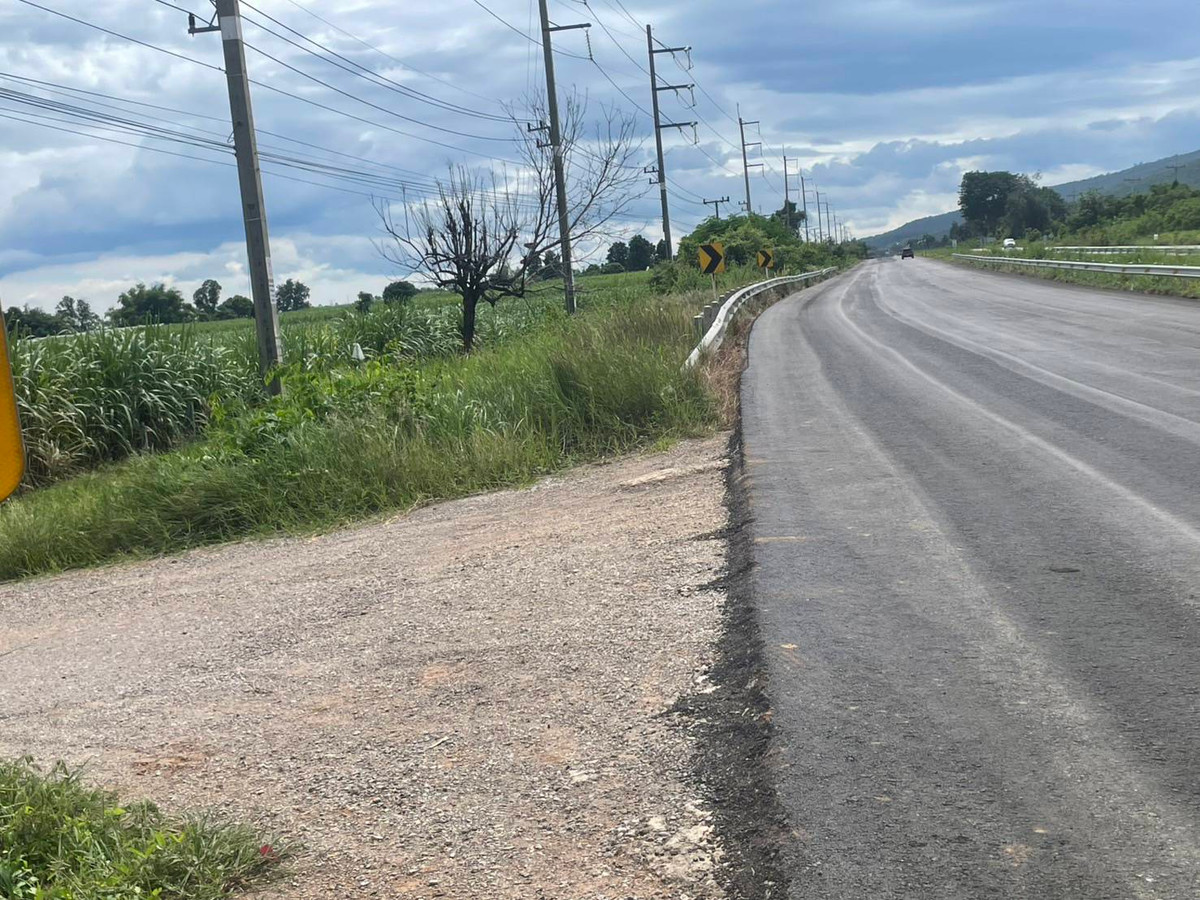 Land for sale in Chaiyaphum Next to the main road 201, surrounded by mountain views. The atmosphere is very good. Land for sale in Chaiyaphum Next to the main road 201, surrounded by mountain views. The atmosphere is very good.
