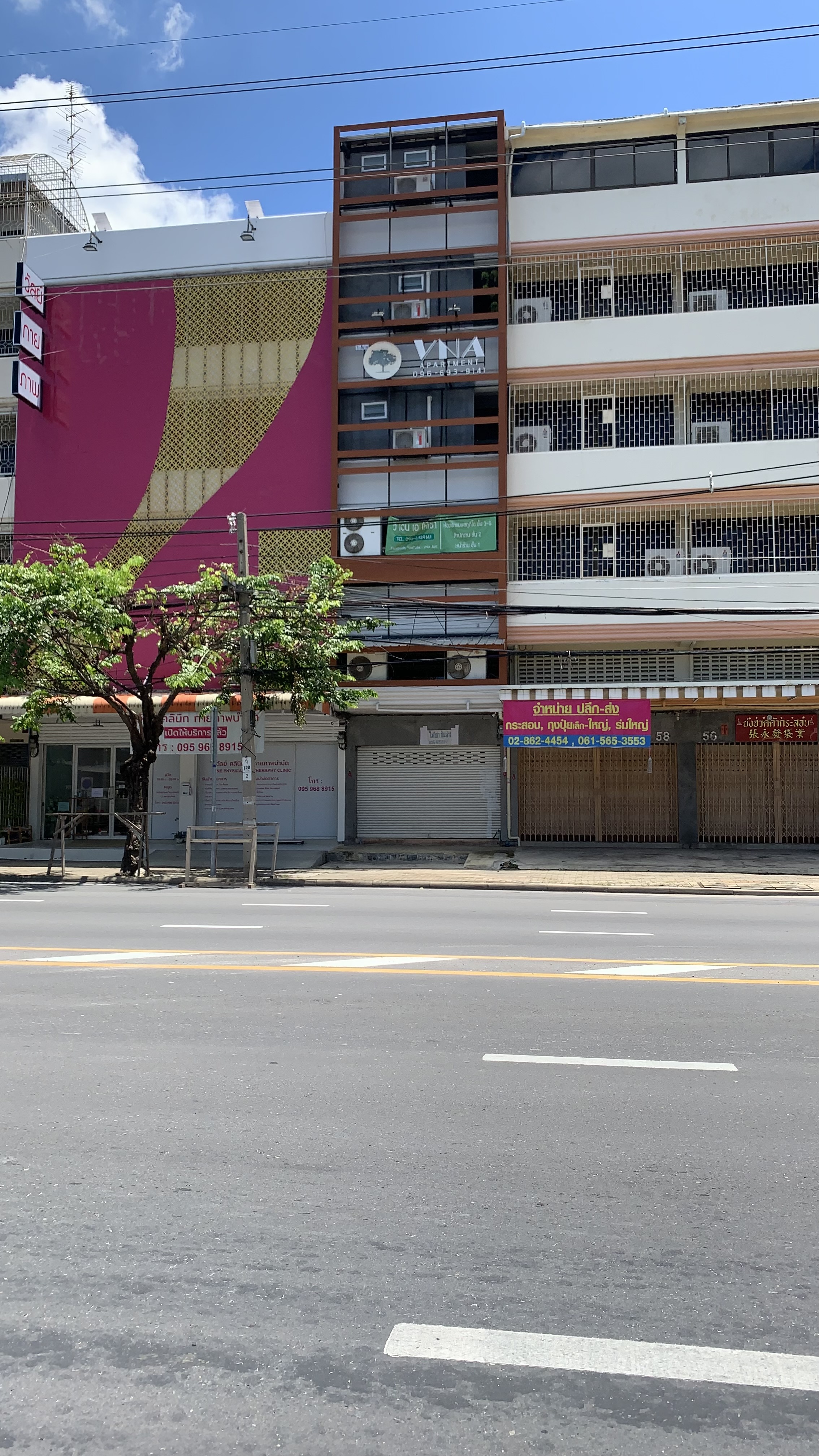 For yearly rent, accommodation next to Charoen Nakhon Road, Soi 54.