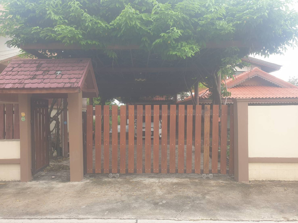 2-storey detached house for sale with land,  selling it himself.
