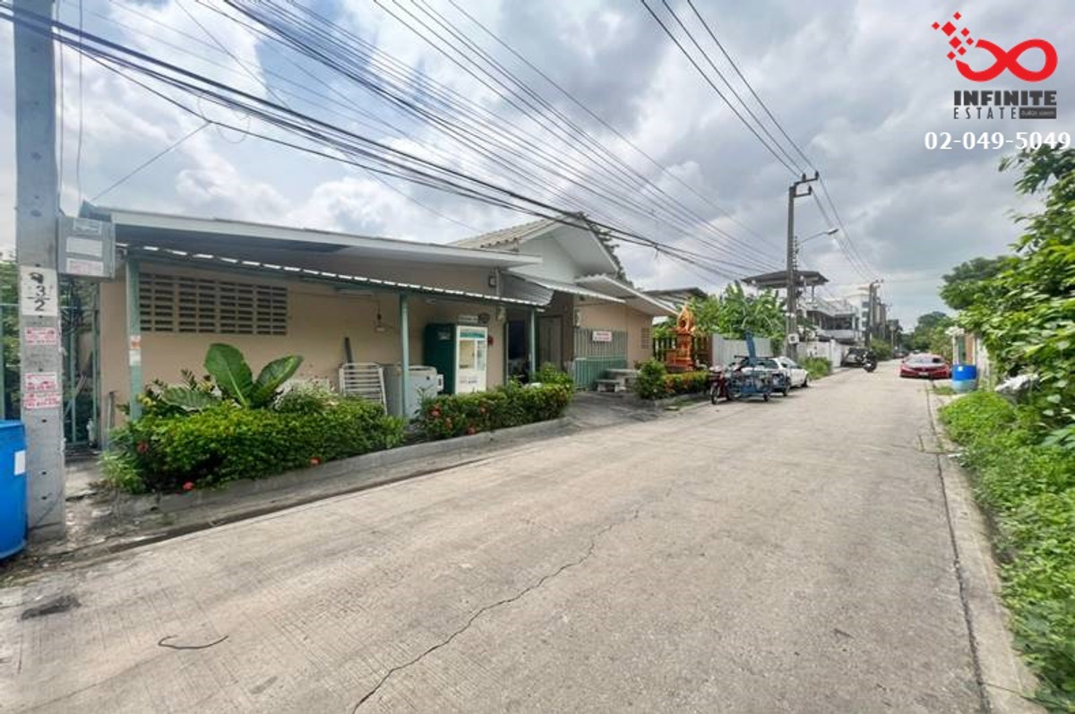 Land for sale with buildings, 107 square meters, Pradit Manutham Road, Soi Lat Phrao 87 Land for sale with buildings, 107 square meters, Pradit Manutham Road, Soi Lat Phrao 87