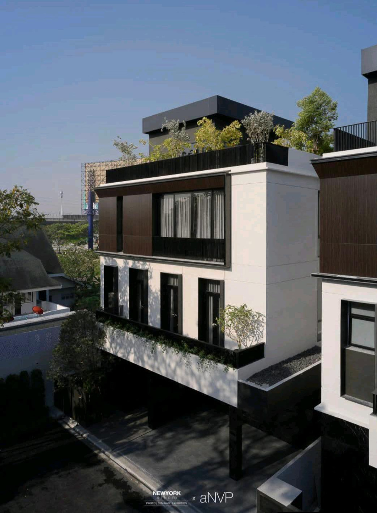 3-story detached house, luxury level with home elevator | Rama 9 | Size 515 sq m. | 4 bedrooms | 5 bathrooms 3-story detached house, luxury level with home elevator | Rama 9 | Size 515 sq m. | 4 bedrooms | 5 bathrooms