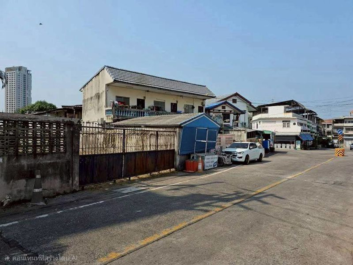 Prime location land in the heart of Sriracha, with road frontage on two sides. Close to shopping malls, hospitals, and Sukhumvit Road. Prime location land in the heart of Sriracha, with road frontage on two sides. Close to shopping malls, hospitals, and Sukhumvit Road.