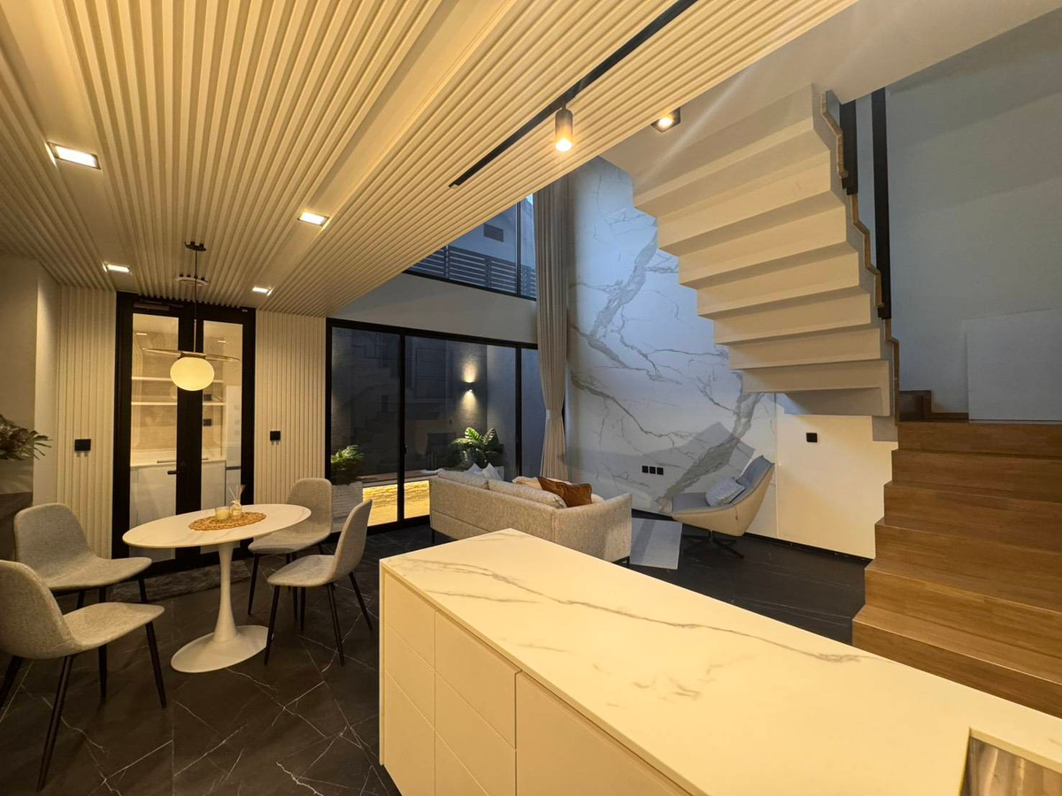 Townhome in the heart of Ratchada, close to the BTS, only 800 meters, only 500 meters from Ratchadaphisek Road. Townhome in the heart of Ratchada, close to the BTS, only 800 meters, only 500 meters from Ratchadaphisek Road.