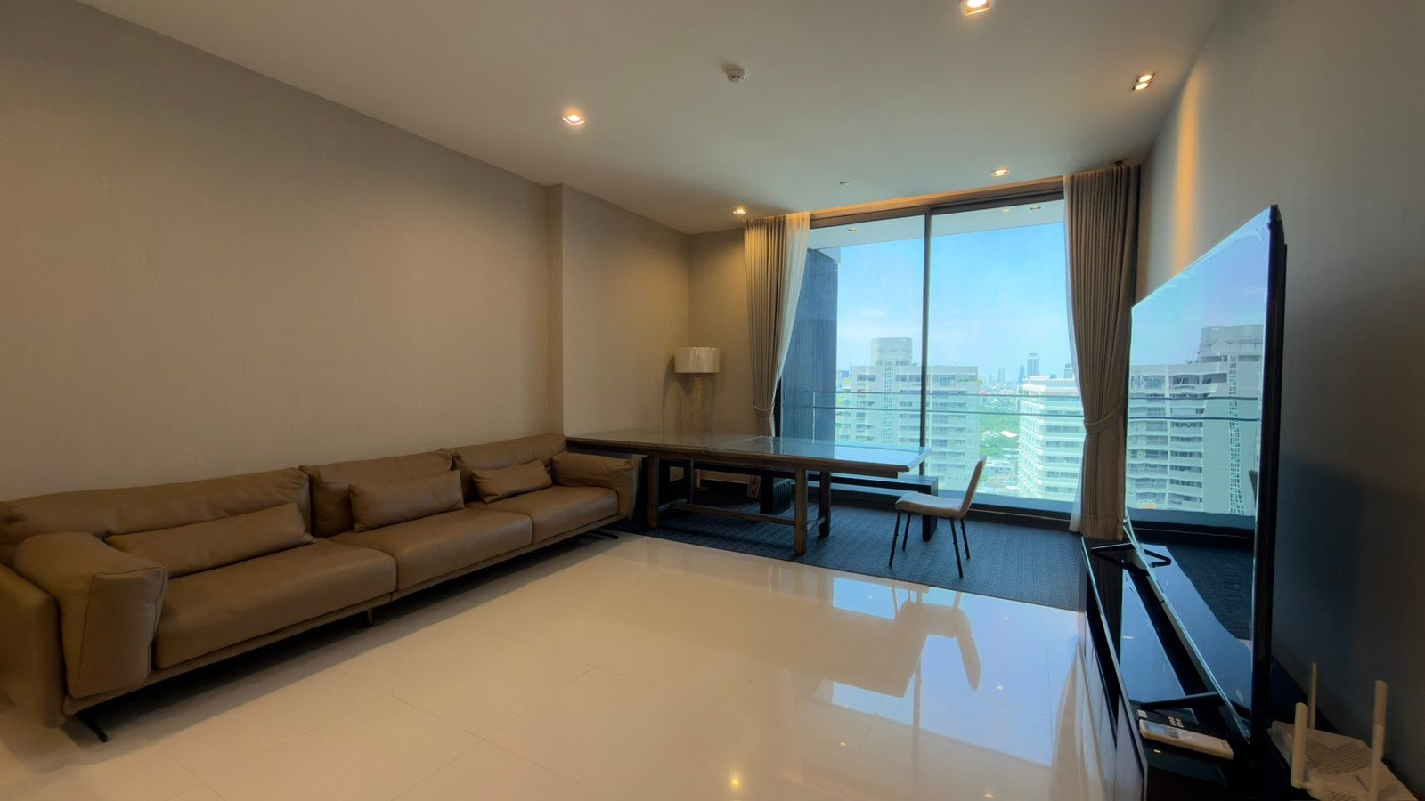 Luxurious condo for rent, next to BTS, 2 bedrooms, fully furnished, ready to move in. Luxurious condo for rent, next to BTS, 2 bedrooms, fully furnished, ready to move in.