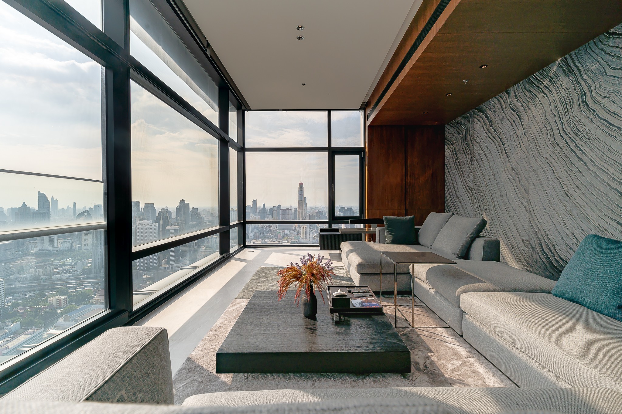 BEST DEAL! ! For Sale | Circle Living Prototype, Bangkok 135 Sq.M. | High-Floor Skyline Residence BEST DEAL! ! For Sale | Circle Living Prototype, Bangkok 135 Sq.M. | High-Floor Skyline Residence