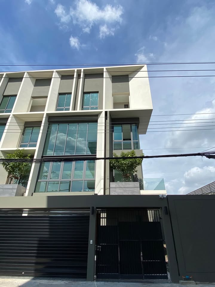 For rent and sale MYST Onnut-Srinakarin MYST Onnut-Srinakarin Luxury Home Office with private elevator. For rent and sale MYST Onnut-Srinakarin MYST Onnut-Srinakarin Luxury Home Office with private elevator.